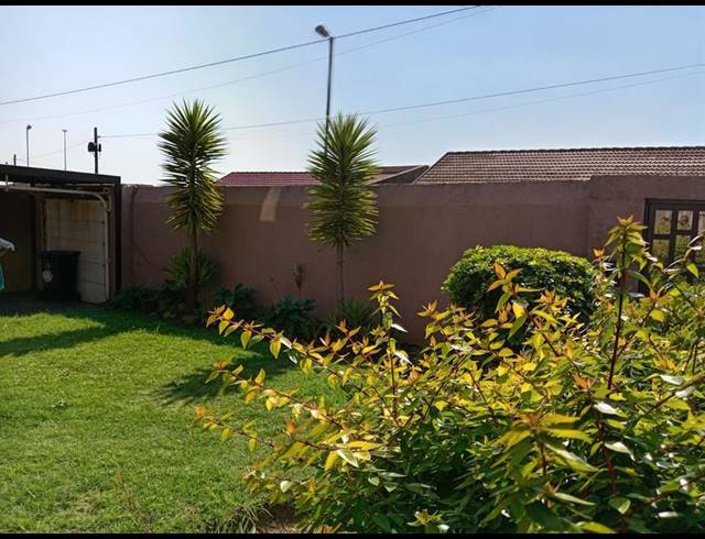 3 BEDROOM HOUSE FOR SALE IN DOBSONVILLE EXT 3